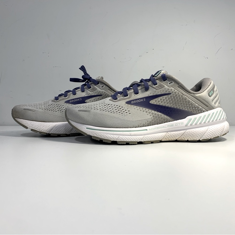 Brooks Adrenaline GTS 22 Gray White Women’s 9 Supportive Running Shoes Sneakers